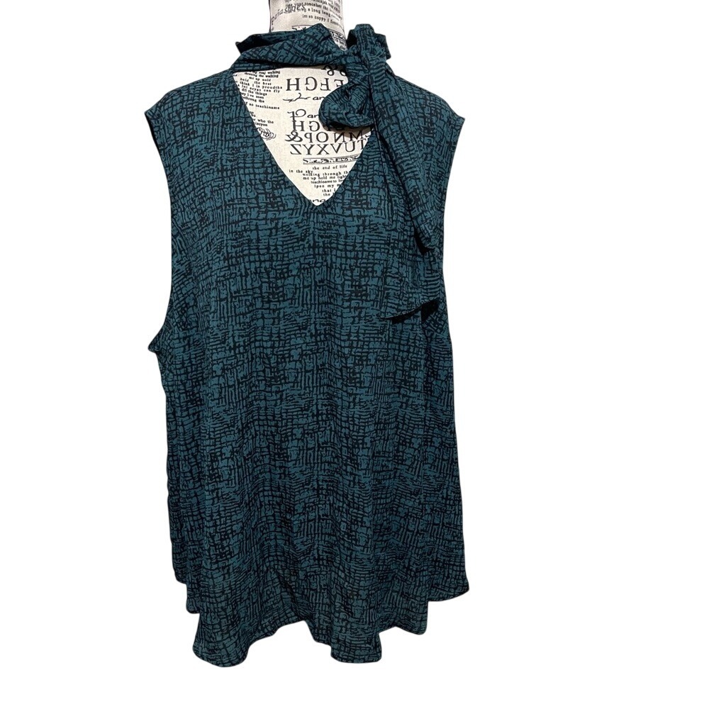 Ava & Viv Green Patterned Blouse